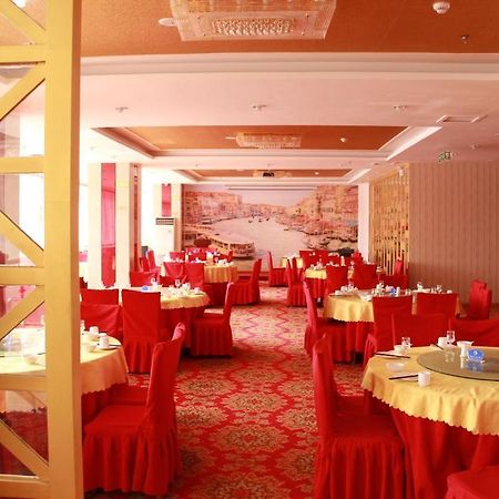 Super 8 Hotel Qingdao Railway Station Gui Zhou Road מראה חיצוני תמונה