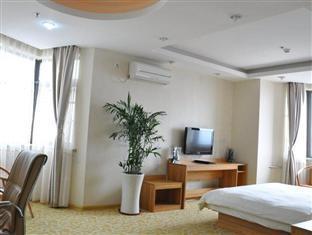Super 8 Hotel Qingdao Railway Station Gui Zhou Road מראה חיצוני תמונה
