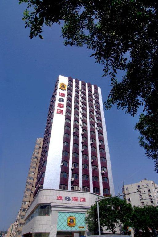 Super 8 Hotel Qingdao Railway Station Gui Zhou Road מראה חיצוני תמונה