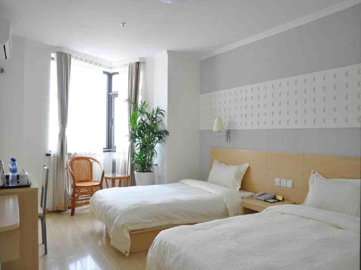 Super 8 Hotel Qingdao Railway Station Gui Zhou Road מראה חיצוני תמונה