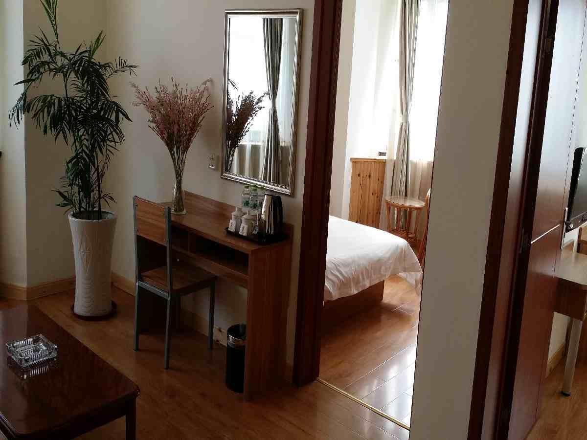 Super 8 Hotel Qingdao Railway Station Gui Zhou Road מראה חיצוני תמונה