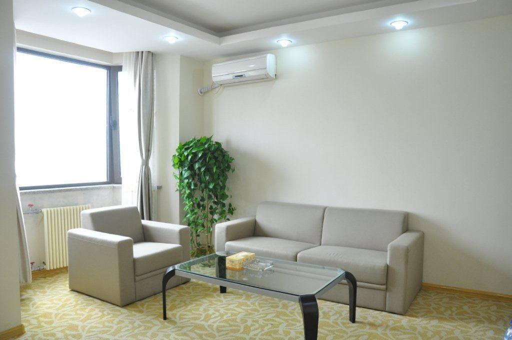 Super 8 Hotel Qingdao Railway Station Gui Zhou Road מראה חיצוני תמונה